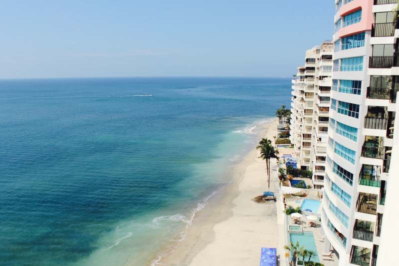 chambre-hote-ST JULIEN-min_beach_ocean_shore_hotel_palm_tree-33726